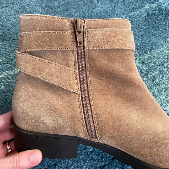 Aerosoles Womens boots, size 9.5 - Picture 10 of 12